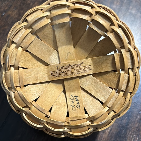 Authentic Longaberger Basket with Sweet Floral Fabric Liner!  Like New! 💐 - Picture 5 of 12